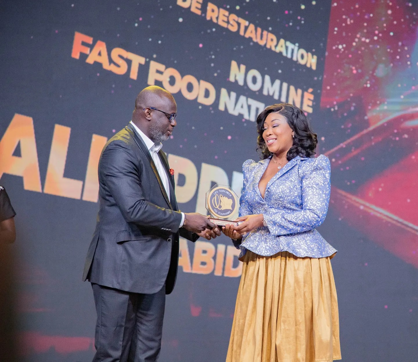 Ceremonie de remise de prix au diner de gala